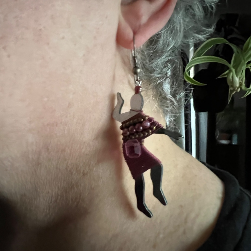 *Rare Find* LizTech Vintage Hand Crafted Dancer Earrings (1987) - Picture 4 of 4